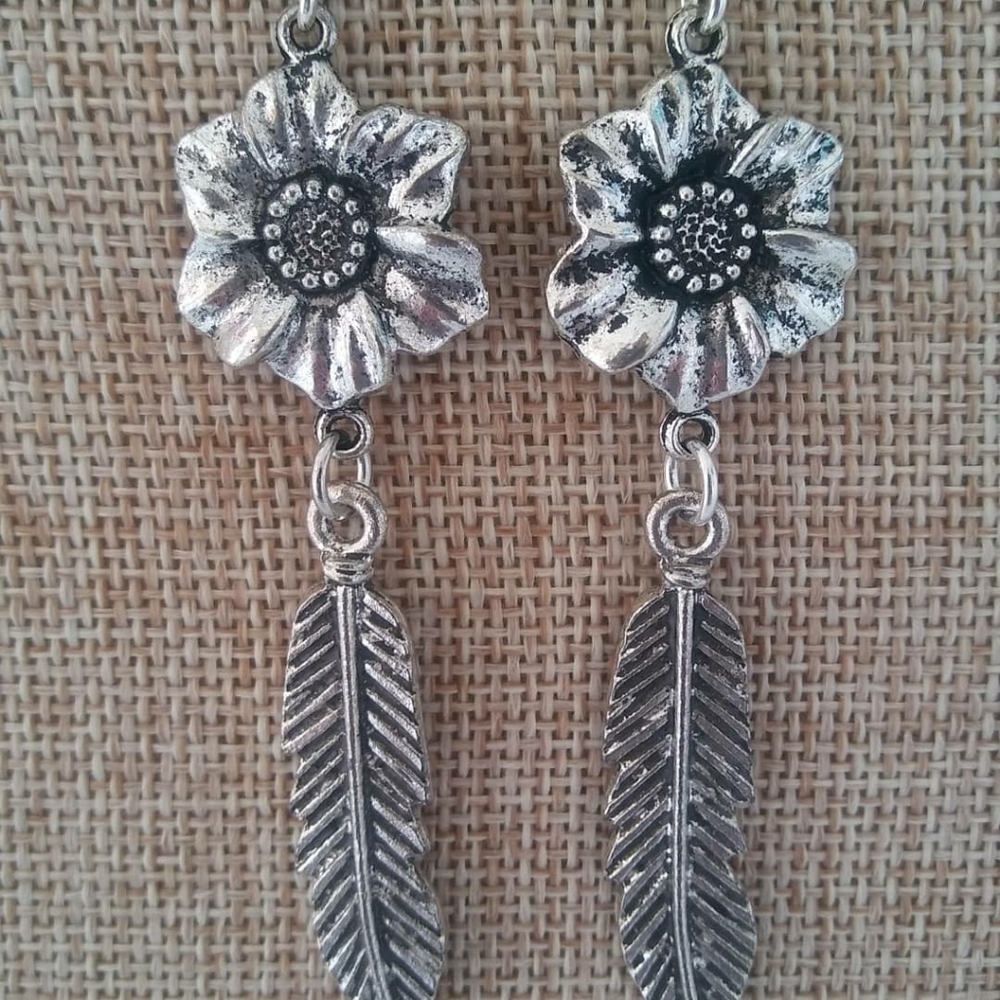 SILVER FLOWER EARRINGS